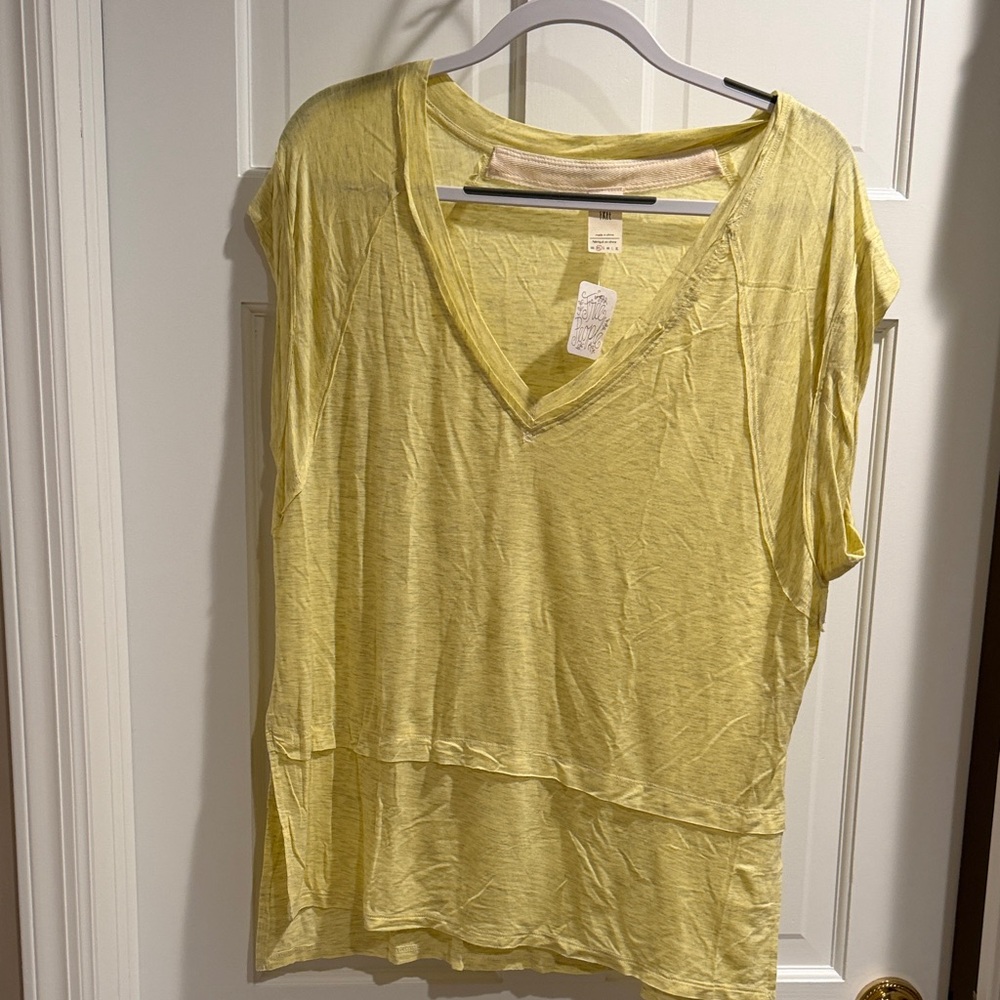 Free People Light Yellow V-Neck Short Sleeve Long flowy top